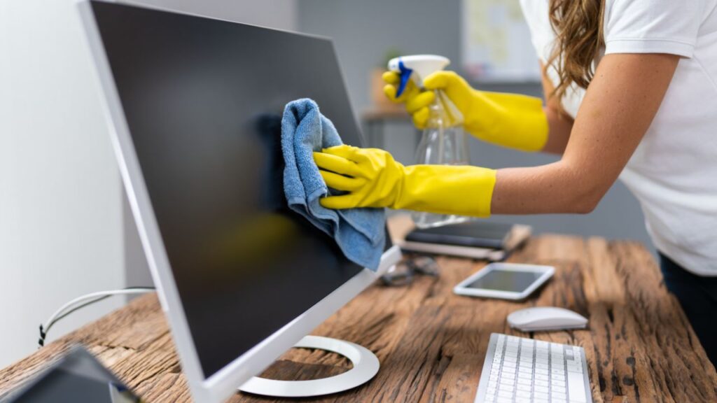 cleaning computer screen