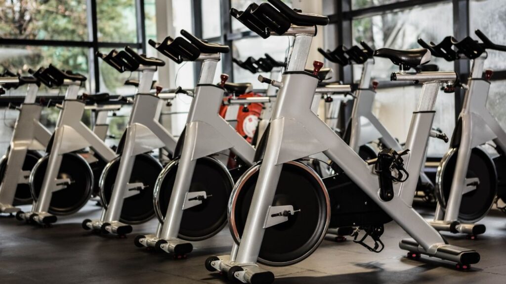 bikes lined up side to side at the gym