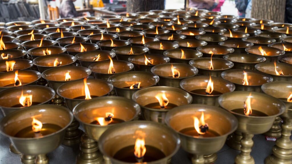 buddhist-tradicional-candles