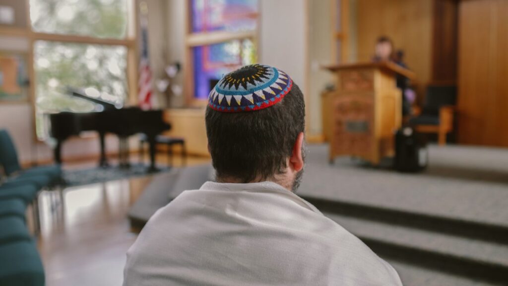 man-in-synagogue