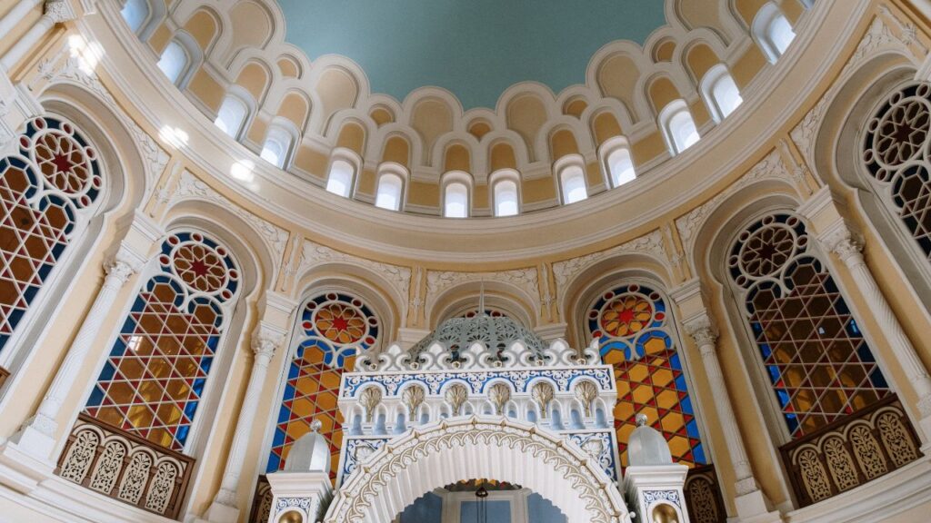 synagogue-stained-glass-intricate-stone-work